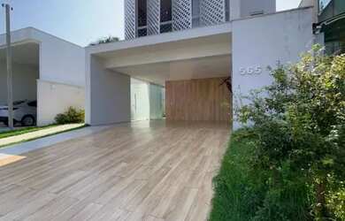 Imagem: A casa em condomínio à venda possui 4 Dormitórios, 5 Banheiros