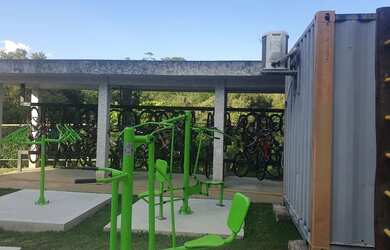 Imagem: O apartamento possui 2 Dormitórios, 1 Banheiro, 1 Vaga na garagem