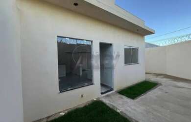 Imagem: A casa possui 2 Dormitórios, 1 Banheiro, 2 Vagas na garagem