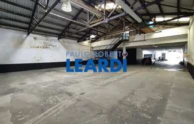 Imagem: O depósito possui 5 Vagas na garagem, 1.552m² de Área e