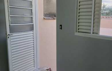 Imagem 8: C515 - Casa com três dormitórios sendo um suíte. Garagem para três carros ou mais...