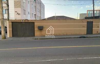 Imagem: A casa possui 3 Dormitórios, 1 Banheiro, 1 Vaga na garagem