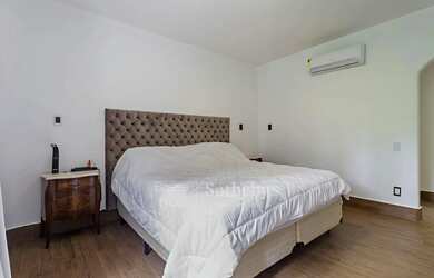 Imagem 14: Apartamento com varanda ampla em edifício de uma unidade por andar