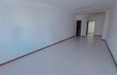 Imagem: O depósito possui 1 Vaga na garagem e 35m² de Área e está