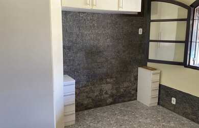 Imagem 2: Casa colonial. Piscina, Churrasqueira, Varandae2 Vagas na garagem