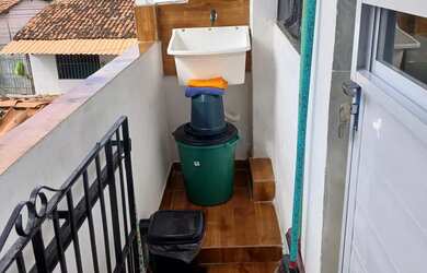 Imagem: A casa possui 1 Dormitório, Acomodam 5 pessoas e está localizado