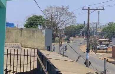 Imagem: A casa possui 2 Dormitórios, 2 Banheiros, 1 Vaga na garagem