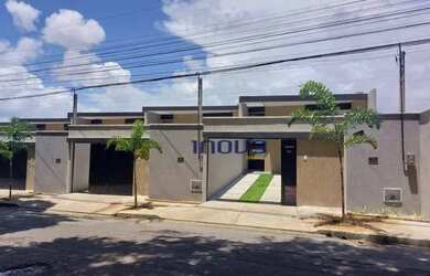 Imagem: A casa possui 3 Dormitórios, 3 Banheiros, 3 Vagas na garagem