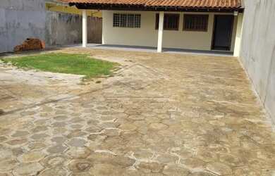 Imagem: A casa possui 5 Dormitórios, 3 Banheiros, 5 Vagas na garagem