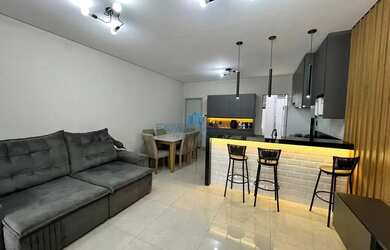 Imagem: A casa possui 3 Dormitórios, 2 Banheiros, 2 Vagas na garagem