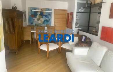 Imagem: O apartamento possui 3 Dormitórios, 1 Banheiro, 2 Vagas na