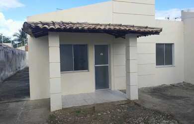 Imagem: A casa possui 3 Dormitórios, 2 Banheiros, 2 Vagas na garagem