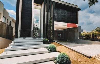 Imagem: A casa em condomínio possui 4 Dormitórios, 5 Banheiros, 4