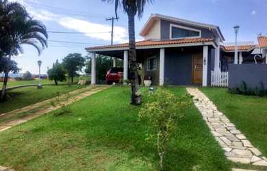 Imagem: A casa em condomínio possui 4 Dormitórios, 5 Banheiros, 5