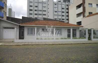 Imagem: A casa possui 2 Dormitórios, 2 Banheiros, 2 Vagas na garagem