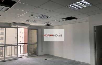 Imagem: O depósito possui 1 Vaga na garagem, 48m² de Área e está