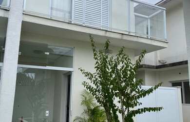 Imagem: A casa em condomínio possui 2 Dormitórios, 3 Banheiros, 2