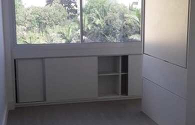 Imagem: O apartamento possui 1 Dormitório, 1 Banheiro, 1 Vaga na garagem