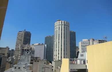 Imagem: O apartamento possui 1 Dormitório, 1 Banheiro, 1 Vaga na garagem