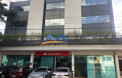 Imagem: O depósito possui 5 Vagas na garagem, 400m² de Área e está