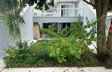 Imagem: A casa em condomínio possui 5 Dormitórios, 5 Banheiros, 2