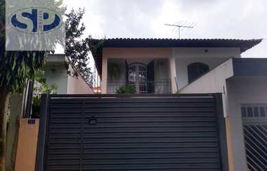 Imagem: A casa possui 3 Dormitórios, 2 Banheiros, 2 Vagas na garagem