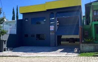 Imagem: O depósito possui 3 Vagas na garagem, 338m² de Área e está