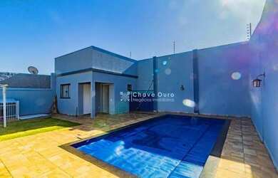 Imagem: A casa possui 3 Dormitórios, 4 Banheiros, 3 Vagas na garagem