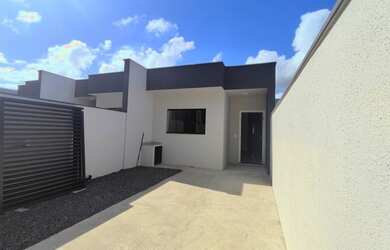 Imagem: A casa possui 2 Dormitórios, 1 Banheiro, 1 Vaga na garagem