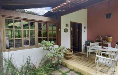 Imagem: A casa possui 2 Dormitórios, 2 Banheiros, 5 Vagas na garagem