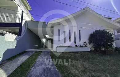 Imagem: A casa em condomínio possui 3 Dormitórios, 3 Banheiros, 2