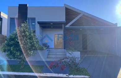 Imagem: A casa em condomínio possui 3 Dormitórios, 4 Banheiros, 241m²