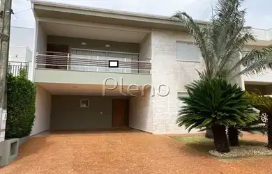 Imagem: A casa possui 5 Dormitórios, 3 Banheiros, 4 Vagas na garagem