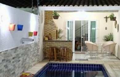 Imagem: A casa possui 3 Dormitórios, 3 Banheiros, 2 Vagas na garagem