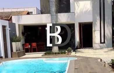 Imagem: A casa possui 5 Dormitórios, 5 Banheiros, 1 Vaga na garagem