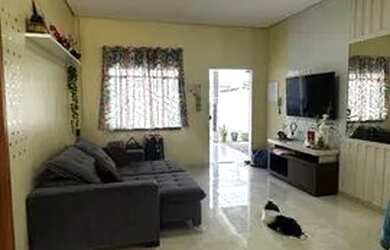 Imagem: A casa possui 2 Dormitórios e está localizado em Jardim Tropical