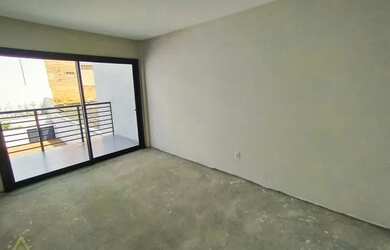 Imagem: A casa possui 3 Dormitórios, 3 Banheiros, 4 Vagas na garagem