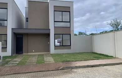 Imagem: A casa em condomínio possui 3 Dormitórios, 3 Banheiros, 2