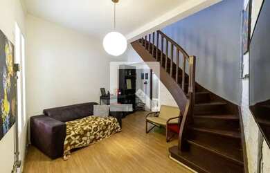 Imagem: A casa possui 3 Dormitórios, 1 Banheiro, 1 Vaga na garagem