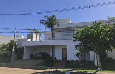 Imagem: A casa em condomínio possui 4 Dormitórios, 4 Banheiros, 4