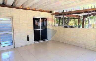 Imagem: A casa possui 2 Dormitórios, 2 Banheiros, 2 Vagas na garagem