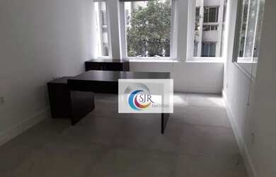 Imagem: O depósito possui 2 Vagas na garagem, 96m² de Área e está