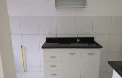 Imagem: O apartamento possui 3 Dormitórios, 1 Banheiro, 1 Vaga na garagem