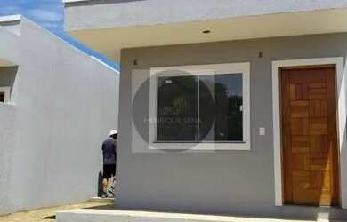 Imagem: A casa possui 2 Dormitórios, 2 Banheiros, 2 Vagas na garagem