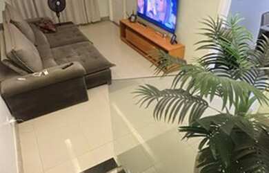 Imagem: A casa possui 3 Dormitórios, 4 Banheiros, 2 Vagas na garagem