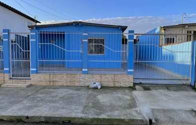 Imagem: A casa possui 2 Dormitórios, 3 Banheiros, 2 Vagas na garagem