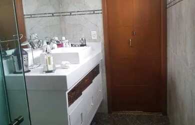 Imagem: A casa possui 3 Dormitórios, 5 Banheiros, 5 Vagas na garagem