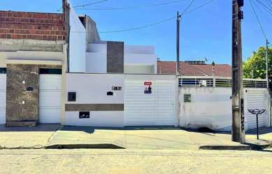 Imagem: A casa possui 2 Dormitórios, 1 Banheiro, 1 Vaga na garagem