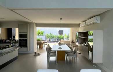 Imagem: A casa em condomínio possui 5 Dormitórios, 5 Banheiros, 4