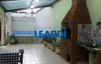 Imagem: A casa possui 3 Dormitórios, 2 Banheiros, 3 Vagas na garagem